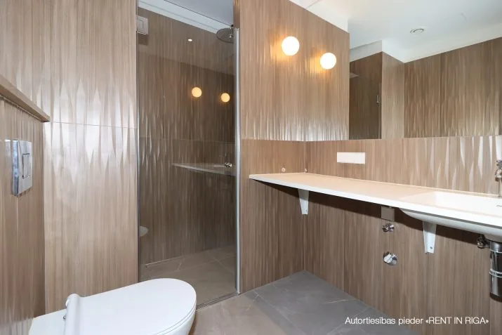 Izīrē dzīvokli, Rūpniecības iela 25, Rīga, Labais krasts, Centrs / 590 € 10