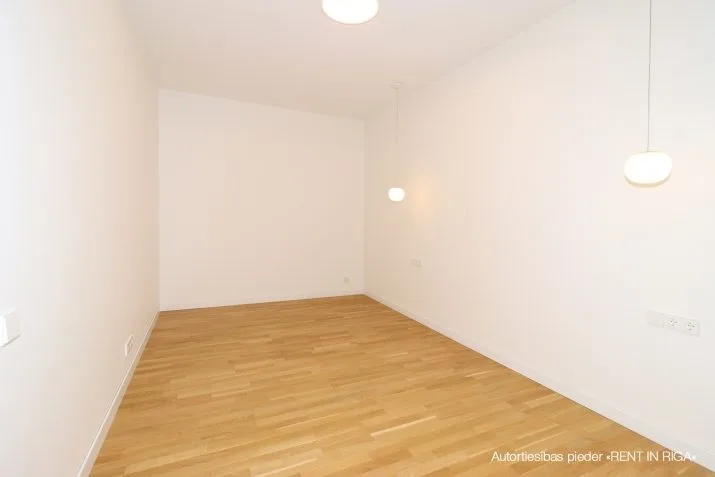 Izīrē dzīvokli, Rūpniecības iela 25, Rīga, Labais krasts, Centrs / 590 € 5