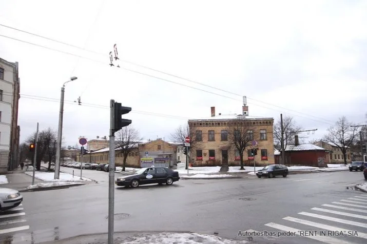 Pērnavas iela 25 1