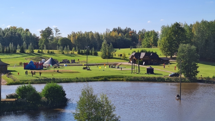 Trīssaliņas ... 1