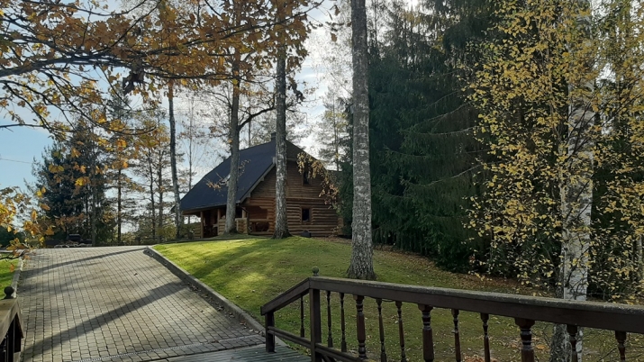 Trīssaliņas ... 28