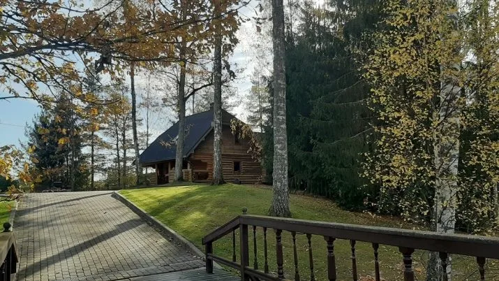 Trīssaliņas ... 28