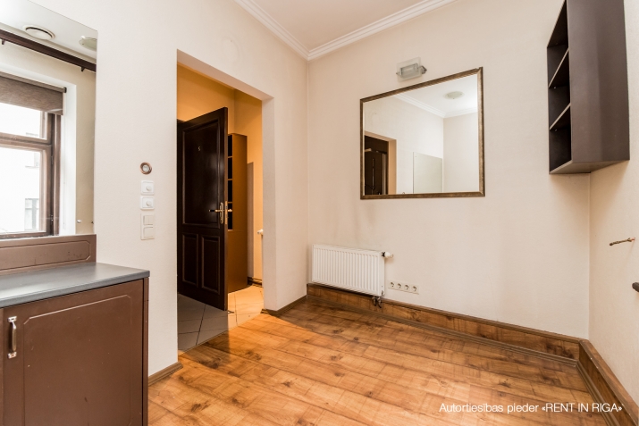 Bruņinieku iela 18 6