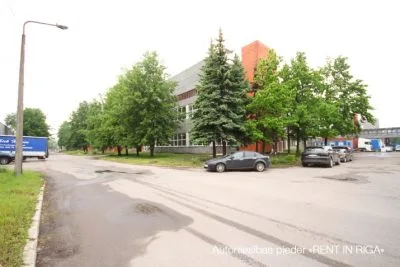 Izīrē tirdzniecības telpas, Uriekstes iela 4a, Rīga, Labais krasts, Centrs / 8 064 € 12