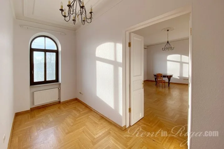 Raiņa bulvāris 3 2