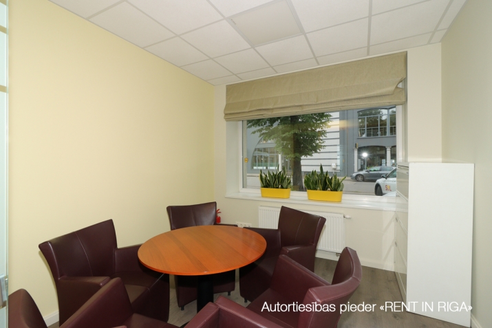 Izīrē tirdzniecības telpas, Pētersalas iela 1, Rīga, Labais krasts, Centrs / 4 560 € 8