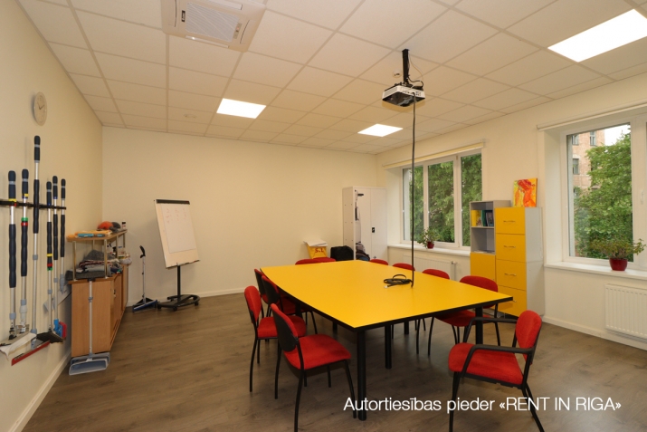 Izīrē tirdzniecības telpas, Pētersalas iela 1, Rīga, Labais krasts, Centrs / 4 560 € 17