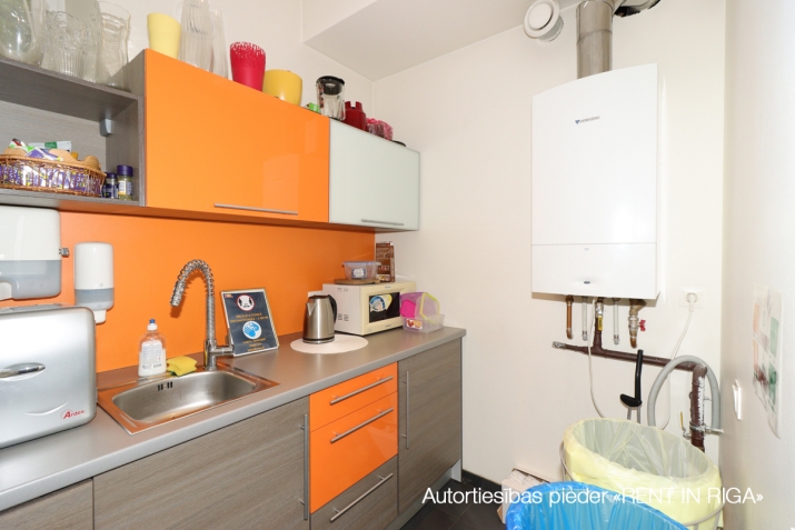 Izīrē tirdzniecības telpas, Pētersalas iela 1, Rīga, Labais krasts, Centrs / 4 560 € 19