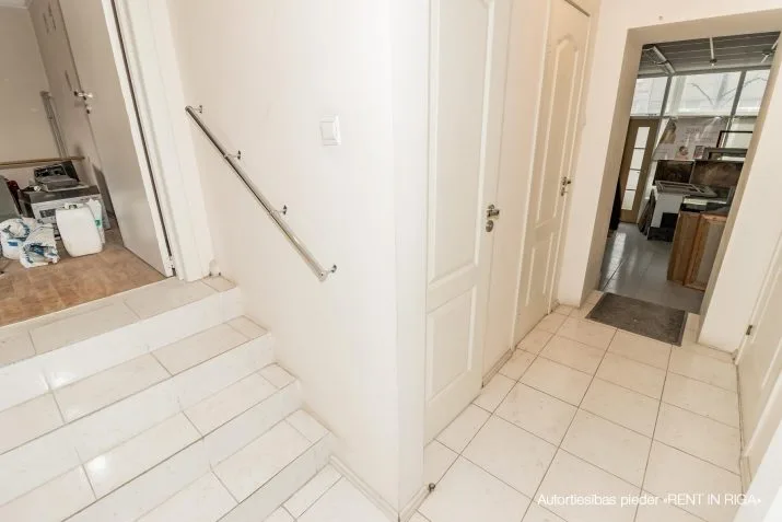 commercial premises For Rent, Krišjāņa Valdemāra street 93, Rīga, Labais krasts, Centrs / 325 € 9