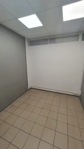 Izīrē tirdzniecības telpas, Hipokrāta iela 7, Rīga, Labais krasts, Mežciems / 820 € 8