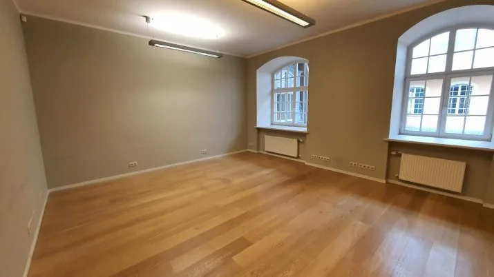 Vaļņu iela 3 6