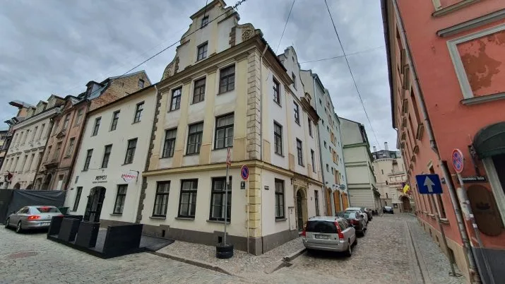 Miesnieku iela 8 1