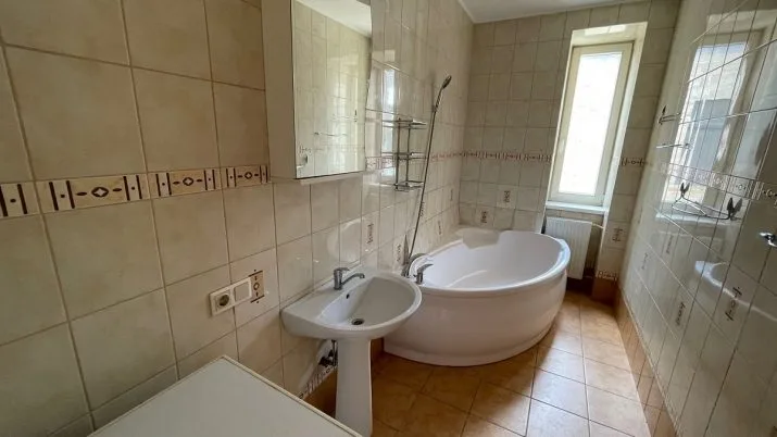 Izīrē dzīvokli, Krišjāņa Barona iela 8, Rīga, Labais krasts, Centrs / 700 € 16