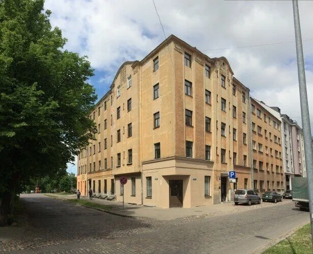Ierēdņu iela 2 1