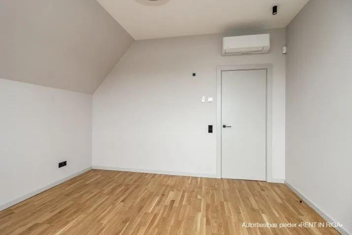 Pārdod māju, Jomas iela 4, Babītes novads, Babītes pagasts, Piņķi / 690 000 € 24