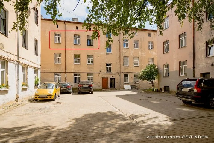Vārnu iela 8B 3