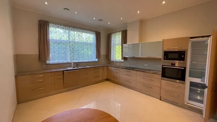 Izīrē māju, Berģu iela 10, Rīga, Labais krasts, Berģi / 1 300 € 12