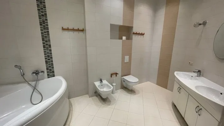 Izīrē māju, Berģu iela 10, Rīga, Labais krasts, Berģi / 1 300 € 20
