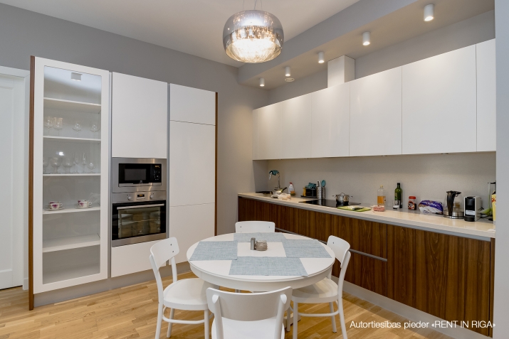 Izīrē dzīvokli, Alfrēda Kalniņa iela 6, Rīga, Labais krasts, Centrs / 1 500 € 2