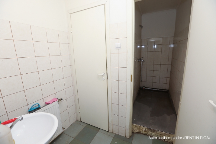 Izīrē tirdzniecības telpas, Pētersalas iela 1, Rīga, Labais krasts, Centrs / 875 € 10