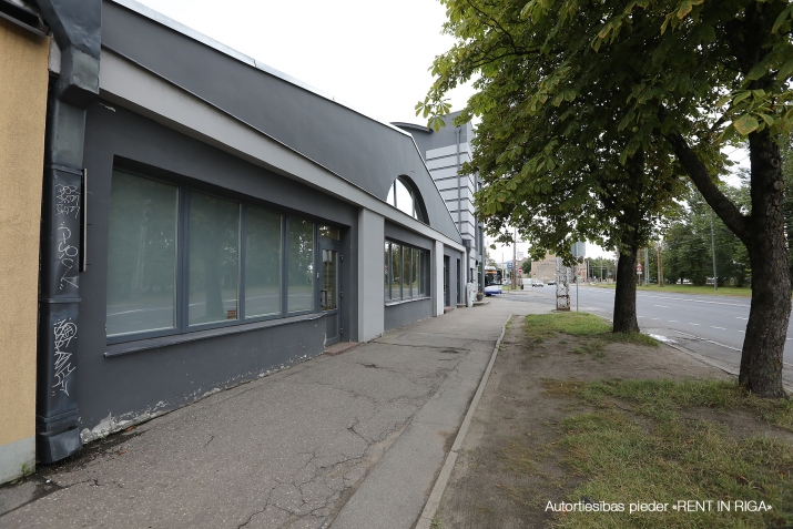 Izīrē tirdzniecības telpas, Pētersalas iela 1, Rīga, Labais krasts, Centrs / 875 € 14