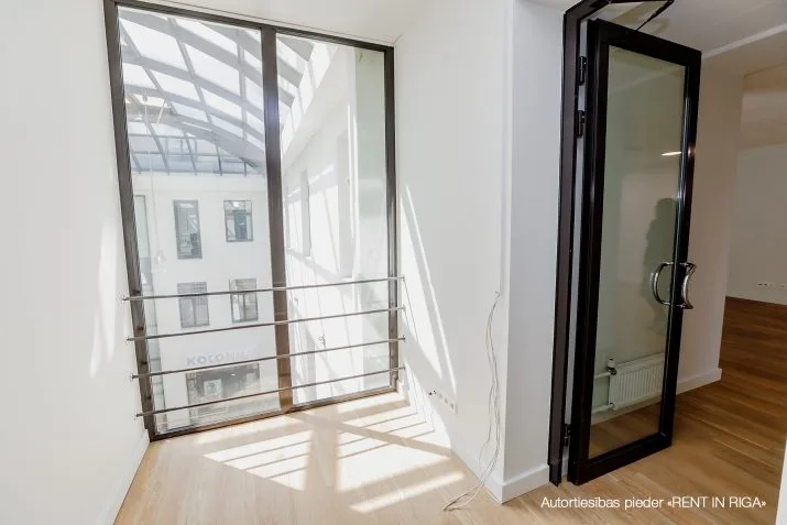 Izīrē biroju, Meierovica bulvāris 16, Rīga, Labais krasts, Centrs / 2 007 € 8