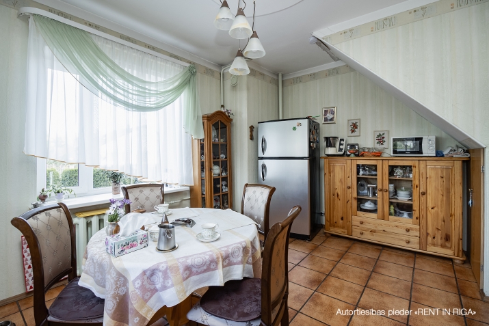 Lupīnu iela 12 4
