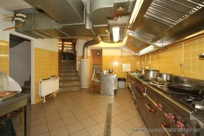 Pārdod tirdzniecības telpas, Emīlijas Benjamiņas iela 10, Rīga, Labais krasts, Centrs / 170 000 € 5