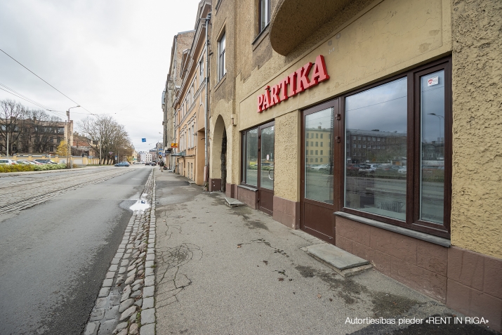 Izīrē tirdzniecības telpas, Latgales iela 18, Rīga, Labais krasts, Centrs / 350 € 9