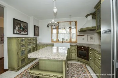 Izīrē māju, Jaunbebru iela 8, Mārupes novads, Mārupe / 1 600 € 1