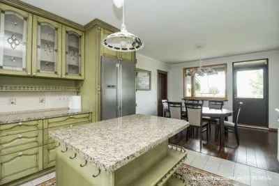 Izīrē māju, Jaunbebru iela 8, Mārupes novads, Mārupe / 1 600 € 2