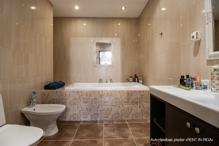 Pārdod dzīvokli, Hospitāļu iela 23, Rīga, Labais krasts, Centrs / 299 000 € 10