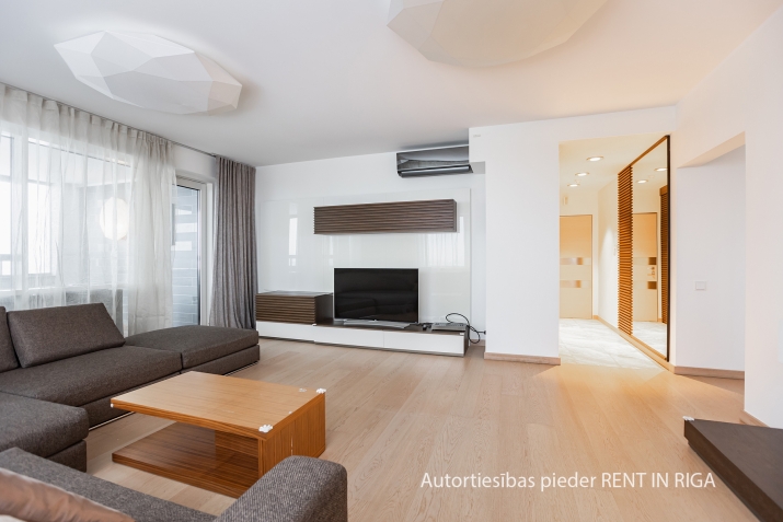 Izīrē dzīvokli, Jāņa Daliņa iela 8, Rīga, Labais krasts, Centrs / 1 600 € 3