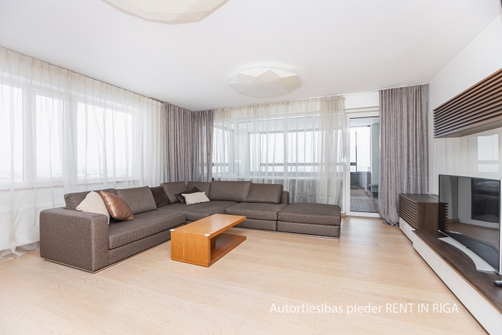Izīrē dzīvokli, Jāņa Daliņa iela 8, Rīga, Labais krasts, Centrs / 1 600 € 1