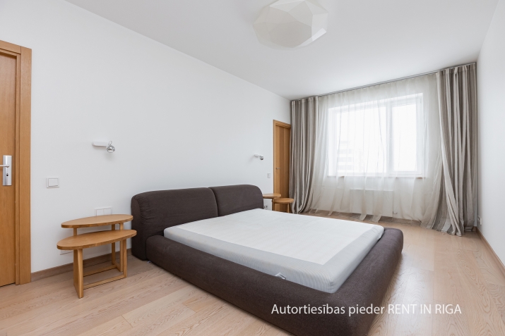 Izīrē dzīvokli, Jāņa Daliņa iela 8, Rīga, Labais krasts, Centrs / 1 600 € 12