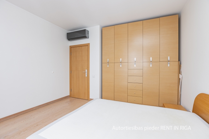 Izīrē dzīvokli, Jāņa Daliņa iela 8, Rīga, Labais krasts, Centrs / 1 600 € 15