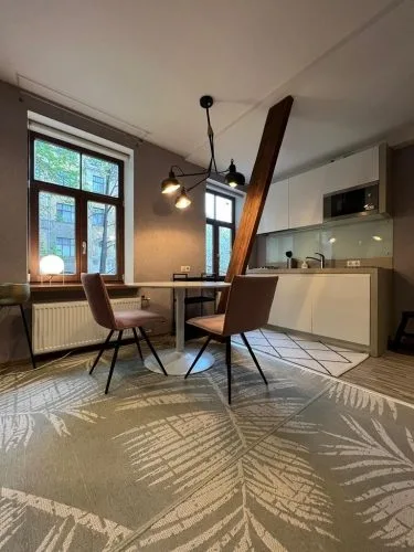 Izīrē dzīvokli, Strēlnieku iela 15, Rīga, Labais krasts, Centrs / 400 € 3