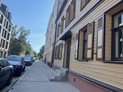 Izīrē dzīvokli, Strēlnieku iela 15, Rīga, Labais krasts, Centrs / 400 € 1