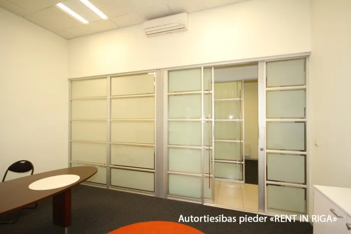 Izīrē tirdzniecības telpas, Valdemāra iela 106, Rīga, Labais krasts, Centrs / 990 € 8