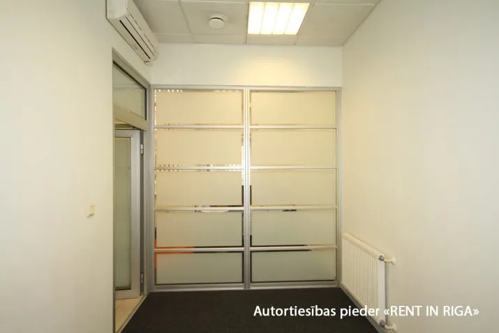 Izīrē tirdzniecības telpas, Valdemāra iela 106, Rīga, Labais krasts, Centrs / 990 € 9
