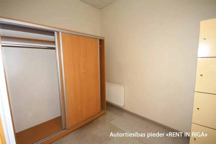 Izīrē tirdzniecības telpas, Valdemāra iela 106, Rīga, Labais krasts, Centrs / 990 € 14