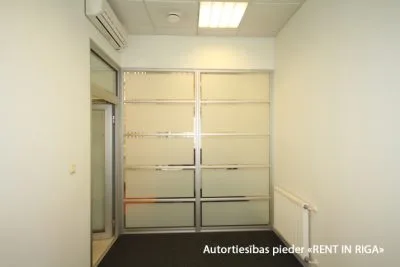 Izīrē tirdzniecības telpas, Valdemāra iela 106, Rīga, Labais krasts, Centrs / 990 € 9