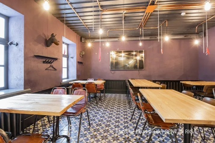 Izīrē tirdzniecības telpas, Lāčplēša iela 12, Rīga, Labais krasts, Centrs / 3 000 € 2