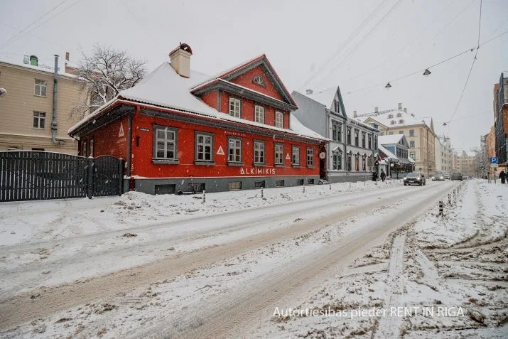 Izīrē tirdzniecības telpas, Lāčplēša iela 12, Rīga, Labais krasts, Centrs / 3 000 € 13
