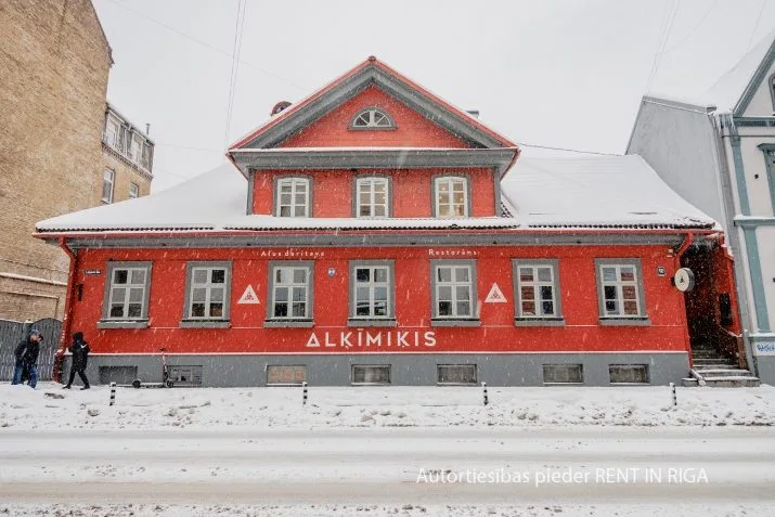 Izīrē tirdzniecības telpas, Lāčplēša iela 12, Rīga, Labais krasts, Centrs / 3 000 € 15