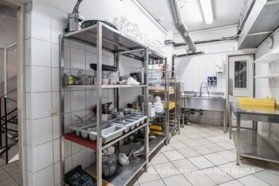 Izīrē tirdzniecības telpas, Lāčplēša iela 12, Rīga, Labais krasts, Centrs / 3 000 € 9