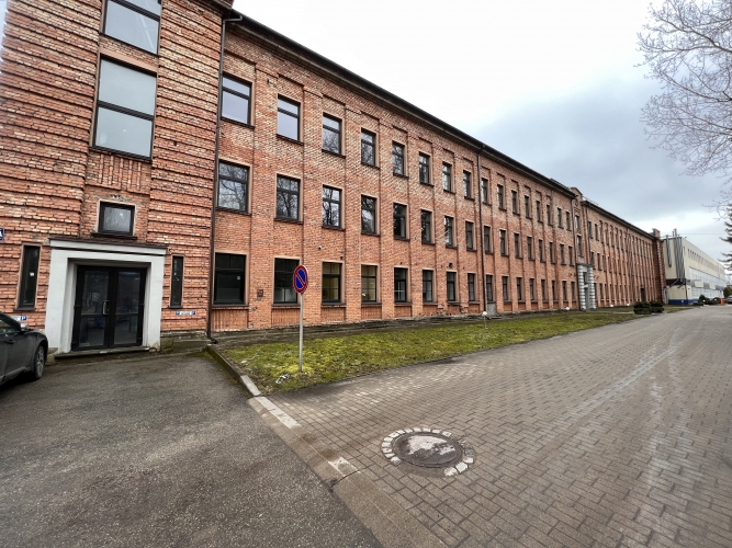 Dambja iela 3 1