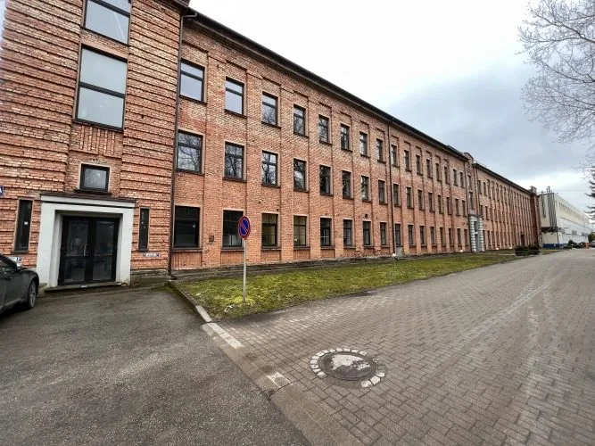 Dambja iela 3 1