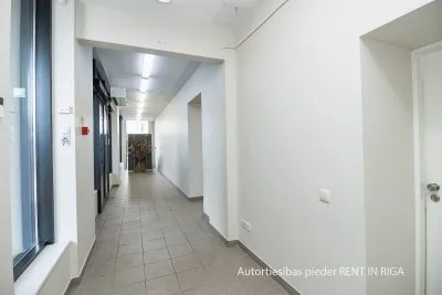 Izīrē tirdzniecības telpas, Brīvības iela 90, Rīga, Centrs / 500 € 3