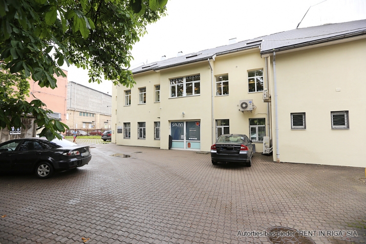 Izīrē tirdzniecības telpas, Lāčplēša iela 92, Rīga, Labais krasts, Centrs / 4 272 € 21